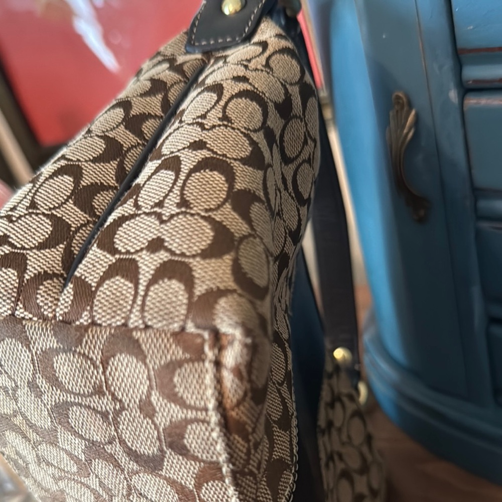 ๐๐ป๐๐คCoach Brown and tan mini Bag with Signature - Picture 4 of 15